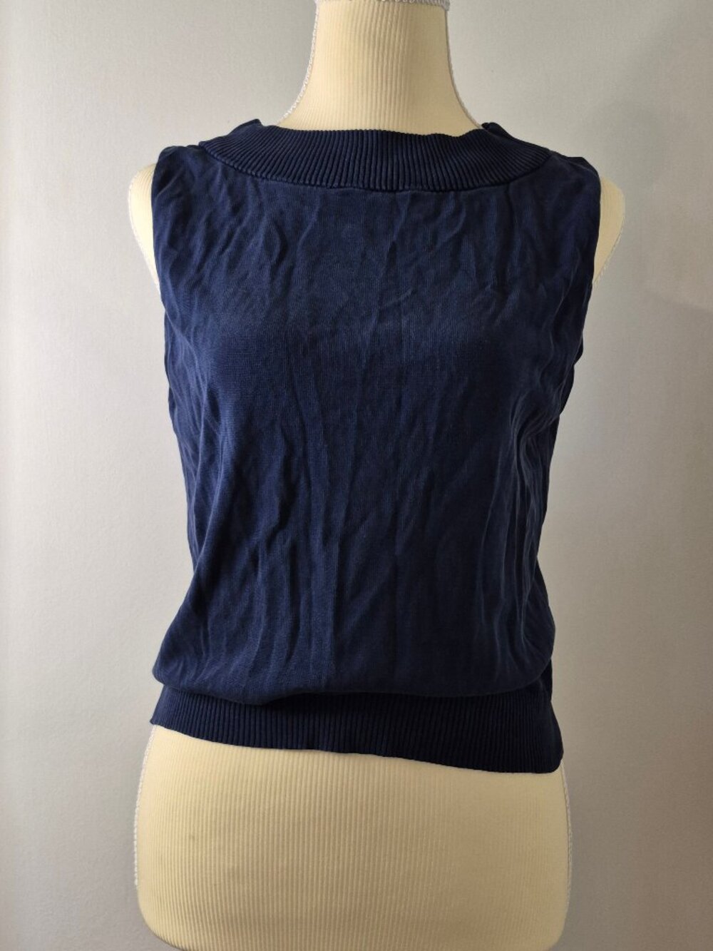 Vintage Navy 100% Silk Sleeveless Knit Shell Top Boat Neck Quiet Luxury Capsule